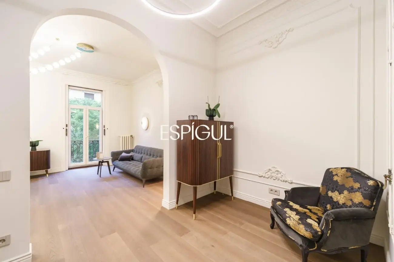 Espectacular piso en finca regia modernista en Casp, junto a Passeig de Sant Joan
