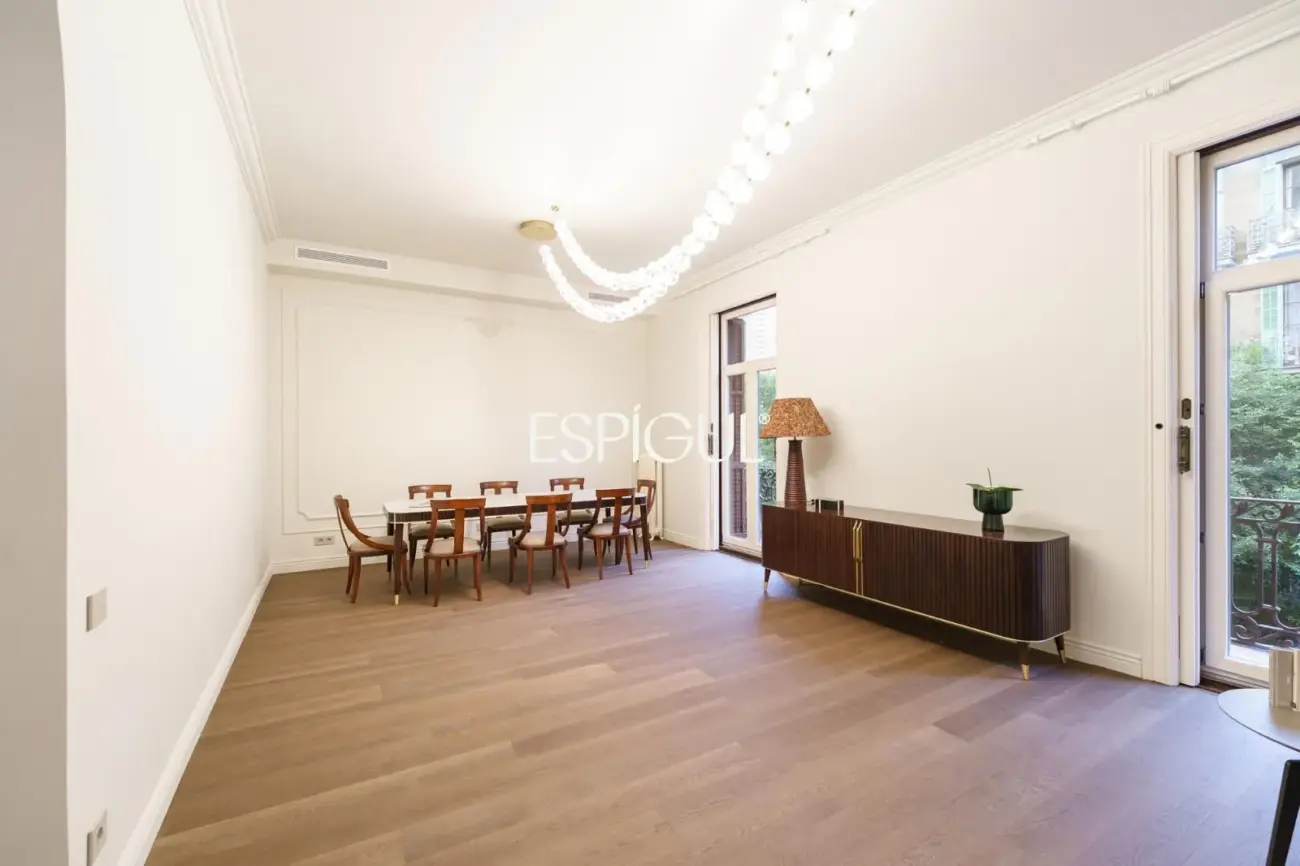 Espectacular piso en finca regia modernista en Casp, junto a Passeig de Sant Joan