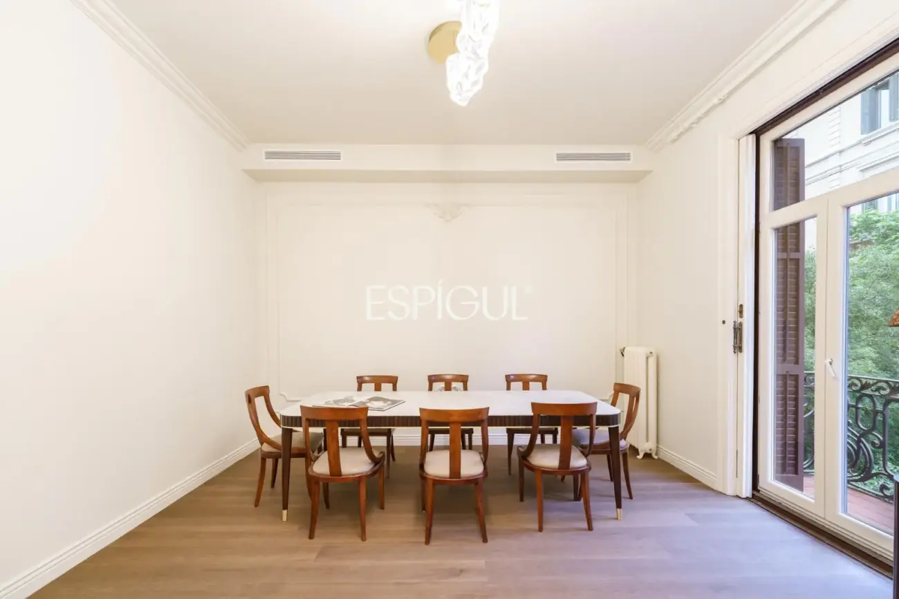 Espectacular piso en finca regia modernista en Casp, junto a Passeig de Sant Joan
