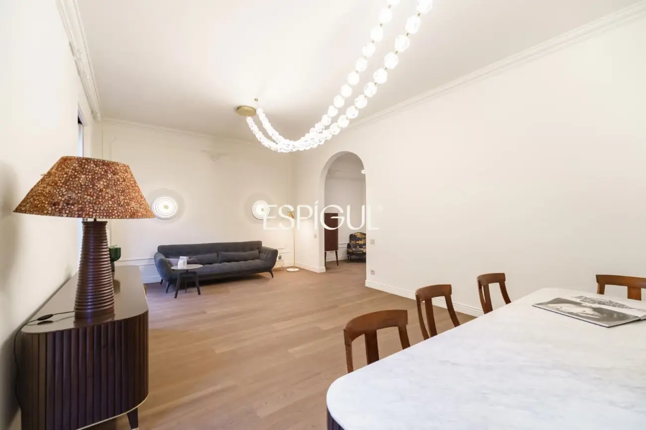 Espectacular piso en finca regia modernista en Casp, junto a Passeig de Sant Joan