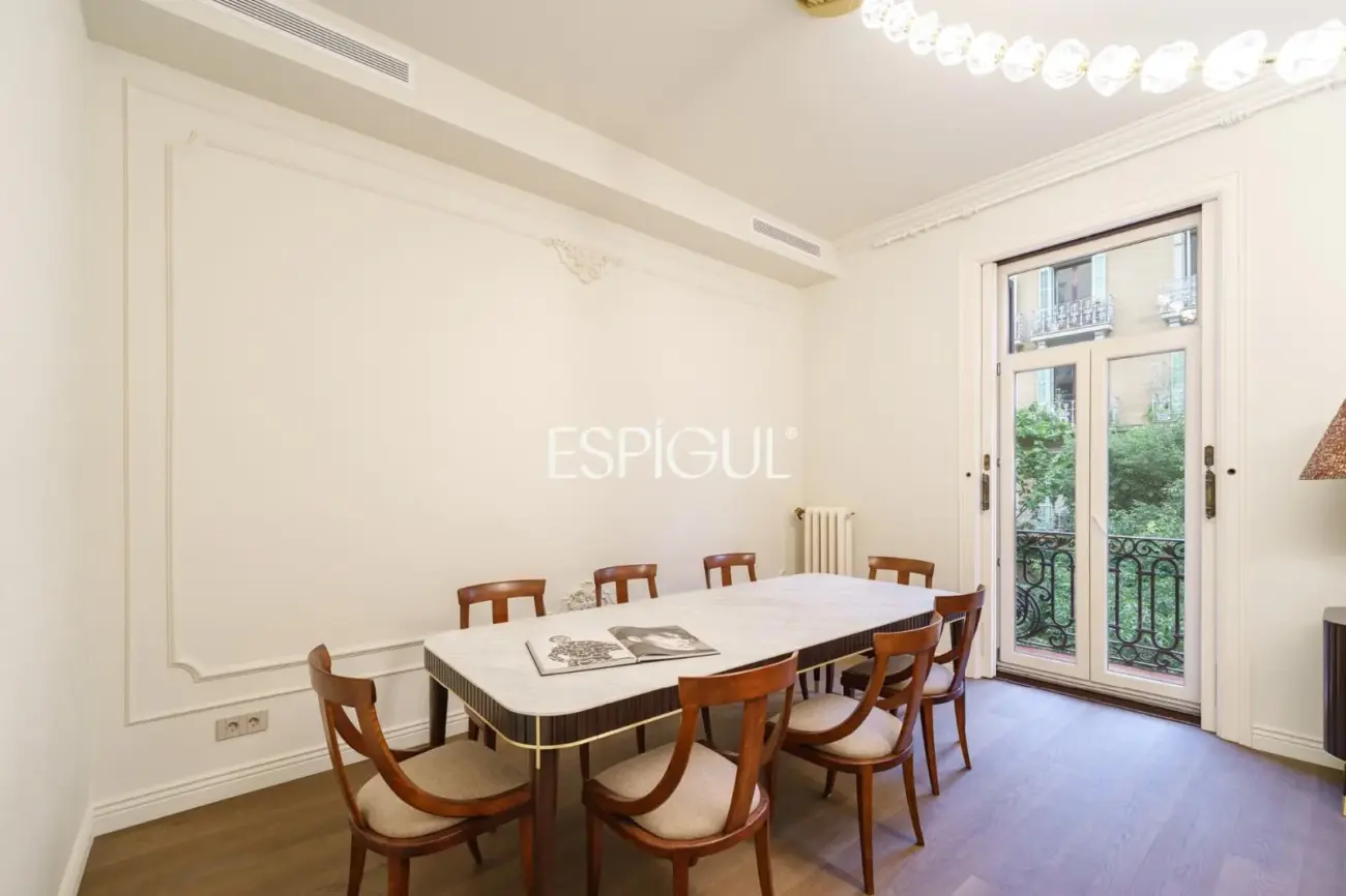 Espectacular piso en finca regia modernista en Casp, junto a Passeig de Sant Joan