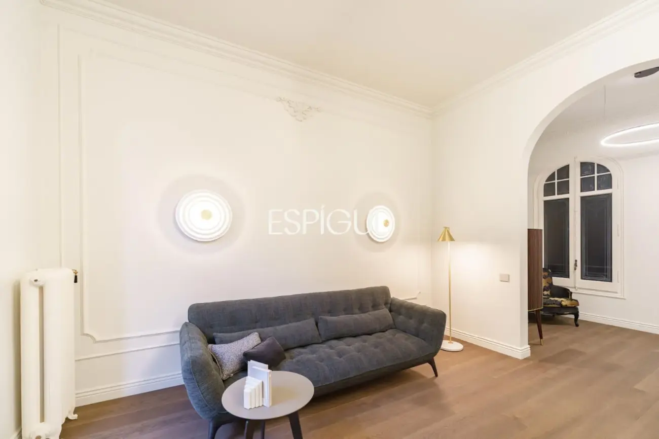 Espectacular piso en finca regia modernista en Casp, junto a Passeig de Sant Joan
