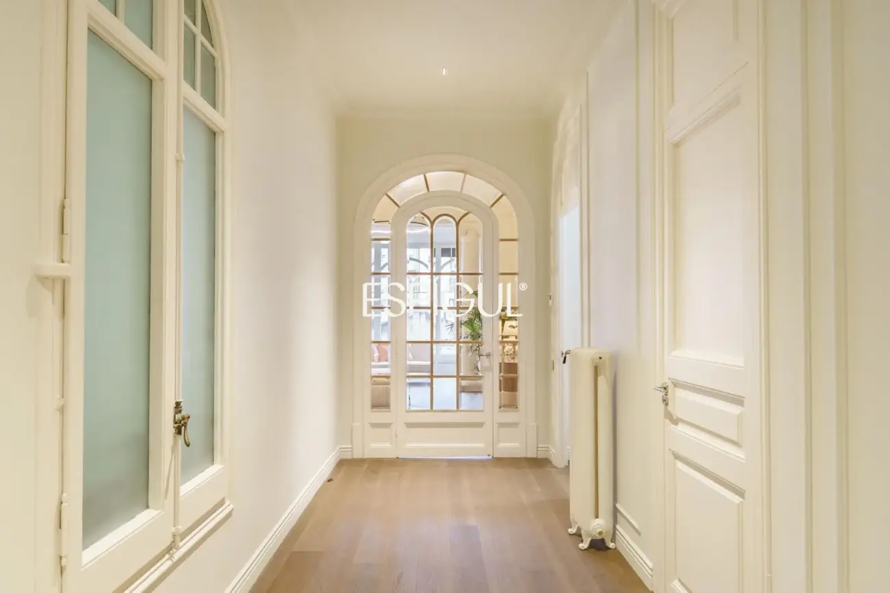 Espectacular piso en finca regia modernista en Casp, junto a Passeig de Sant Joan