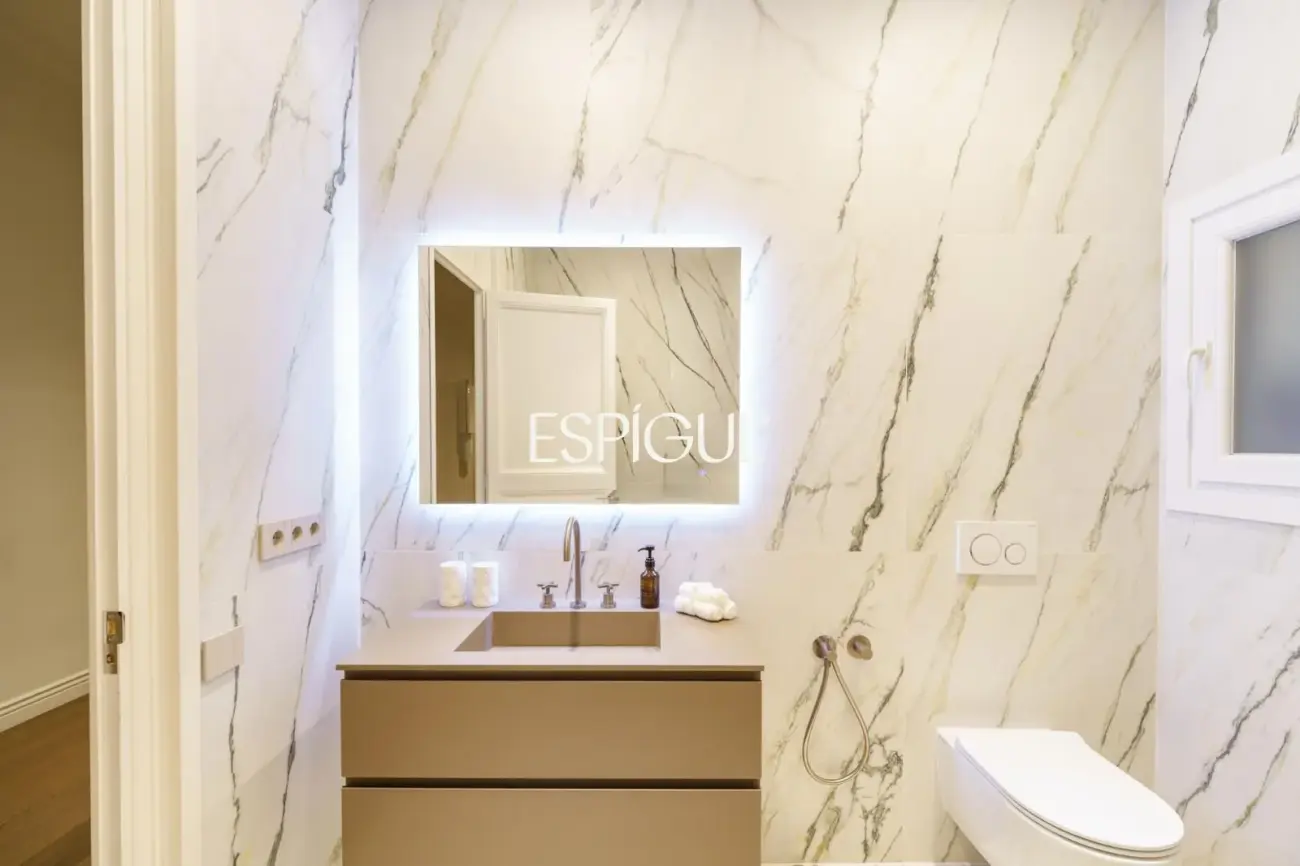 Espectacular piso en finca regia modernista en Casp, junto a Passeig de Sant Joan