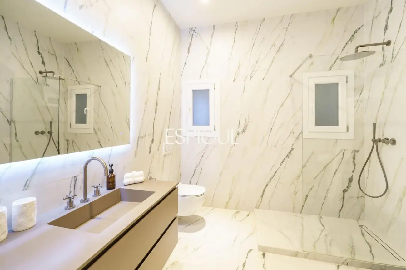 Espectacular piso en finca regia modernista en Casp, junto a Passeig de Sant Joan