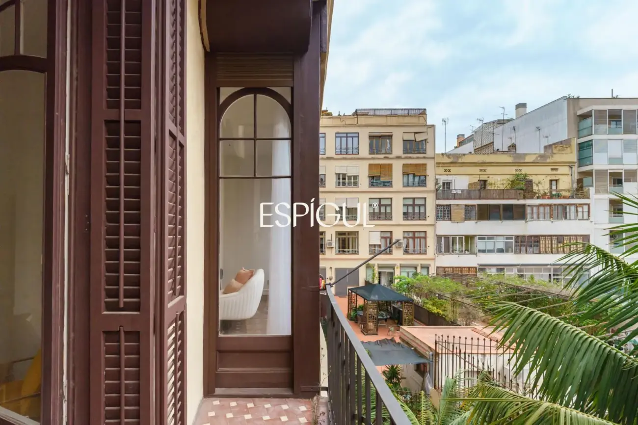 Espectacular piso en finca regia modernista en Casp, junto a Passeig de Sant Joan