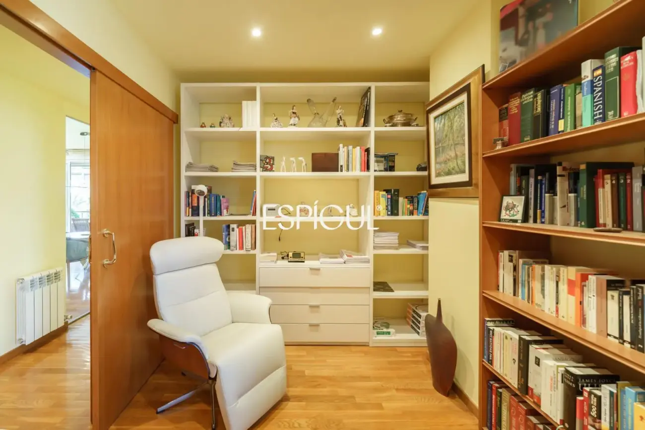 4 habitaciones, terraza, piscina, jardin y 3 plazas de parking: a un paso de Barcelona