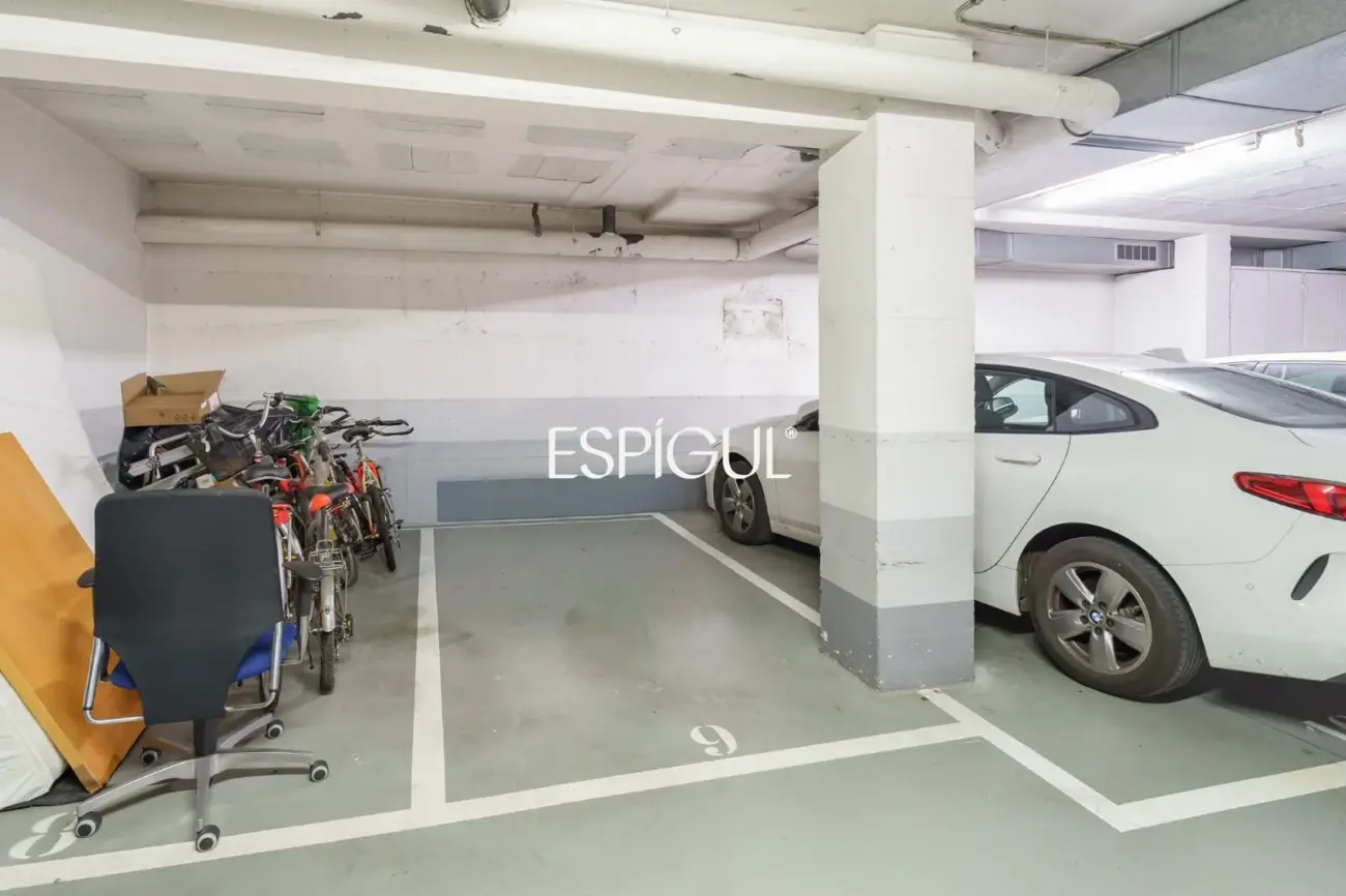 4 habitaciones, terraza, piscina, jardin y 3 plazas de parking: a un paso de Barcelona