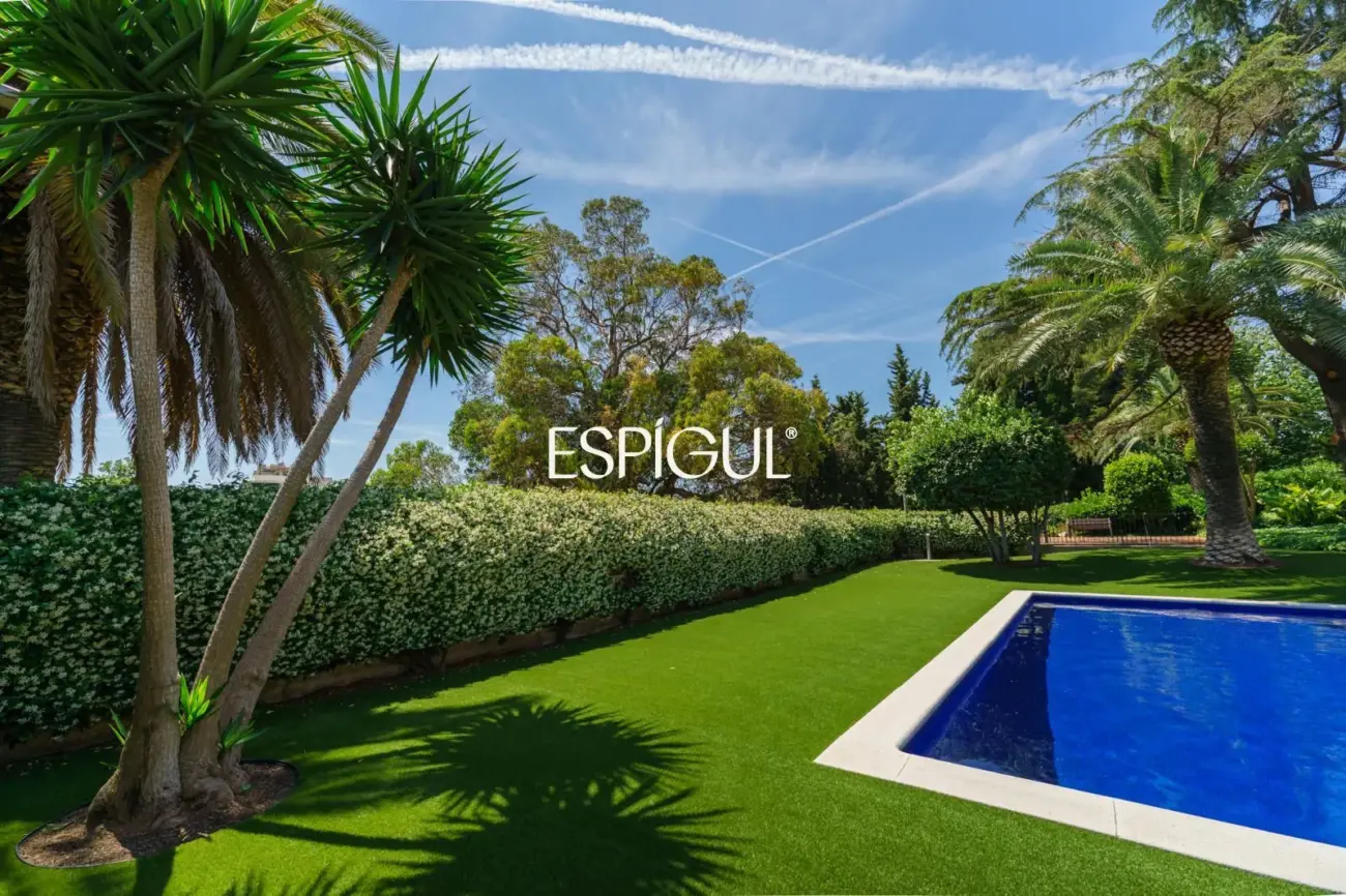 4 habitaciones, terraza, piscina, jardin y 3 plazas de parking: a un paso de Barcelona