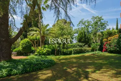 4 habitaciones, terraza, piscina, jardin y 3 plazas de parking: a un paso de Barcelona