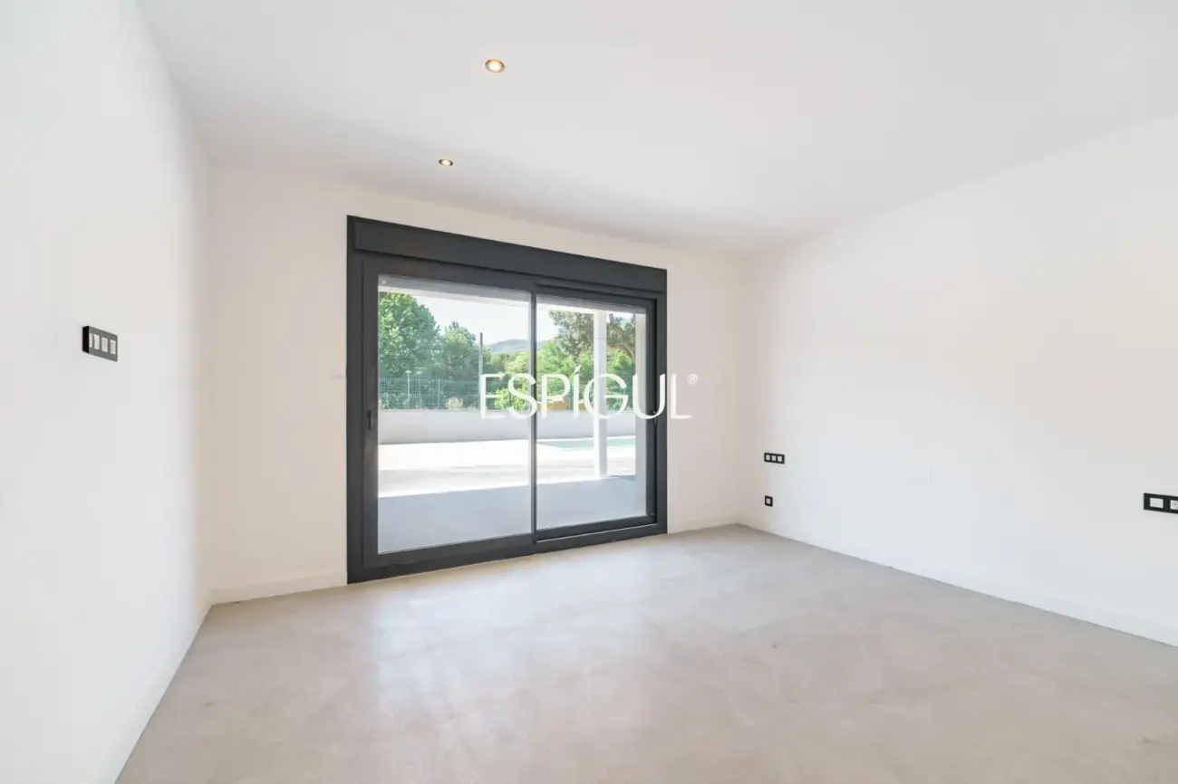 Exclusiva vivienda de obra nueva con diseño contemporáneo en Vallromanes