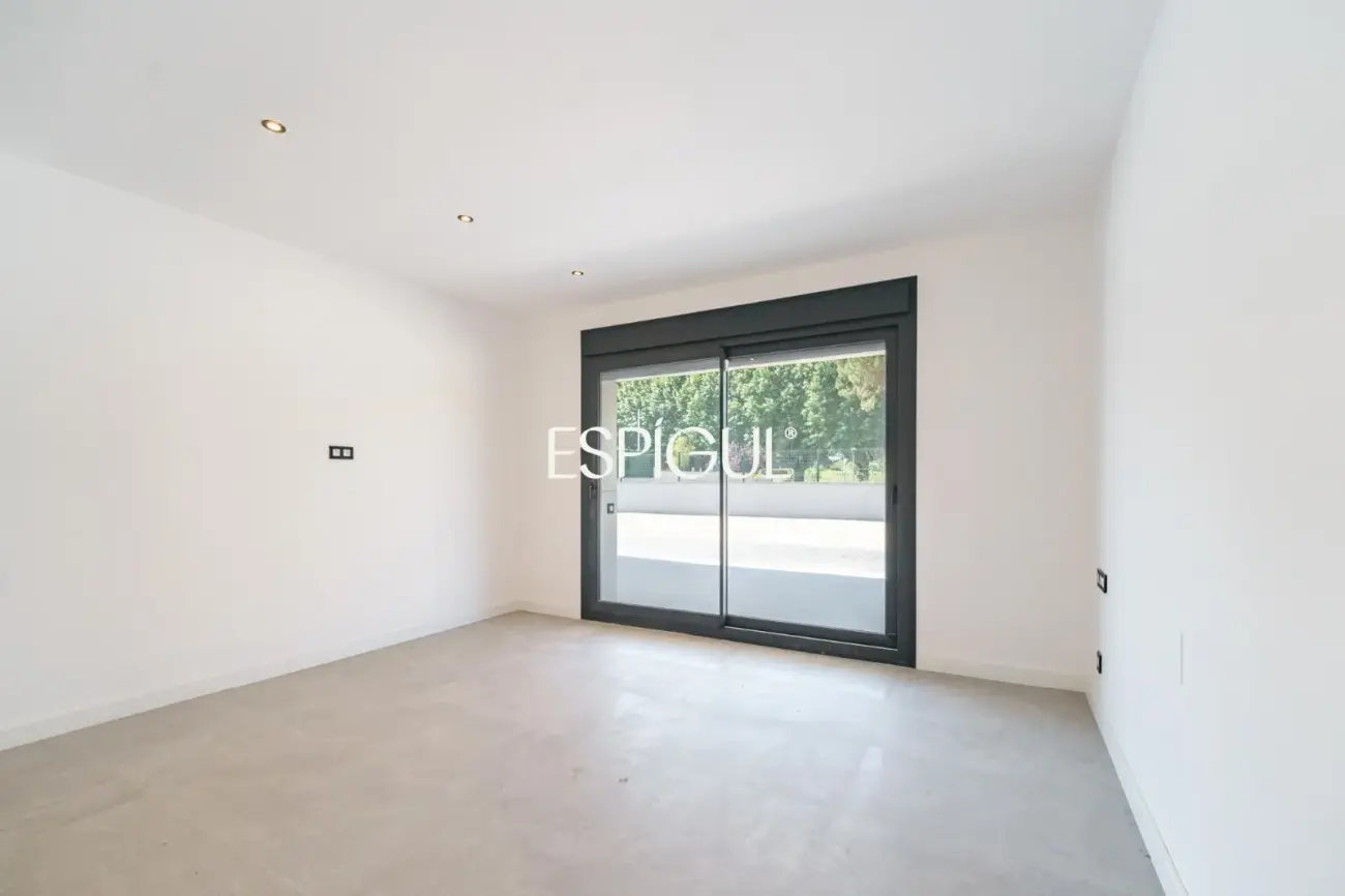 Exclusiva vivienda de obra nueva con diseño contemporáneo en Vallromanes