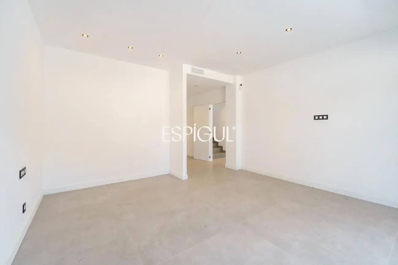Exclusiva vivienda de obra nueva con diseño contemporáneo en Vallromanes