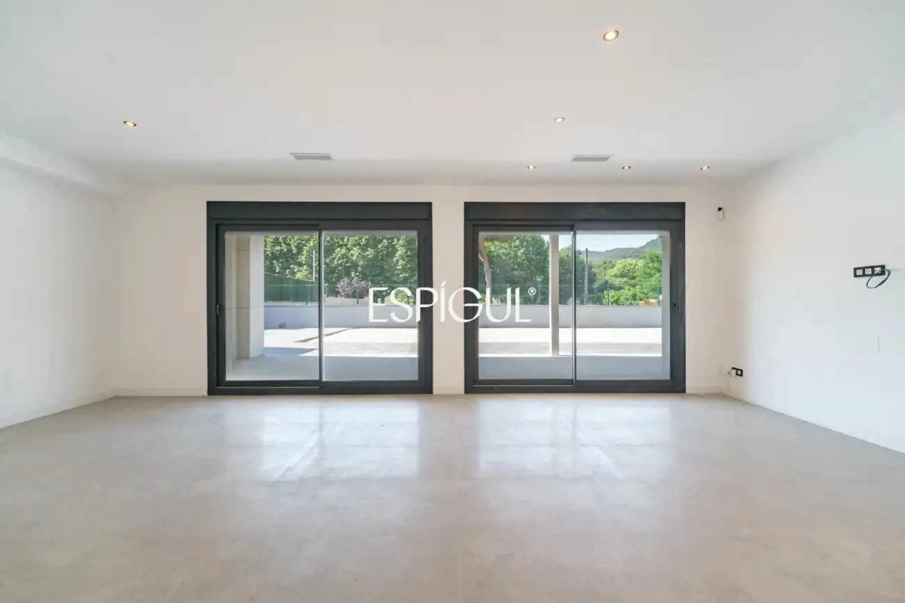 Exclusiva vivienda de obra nueva con diseño contemporáneo en Vallromanes