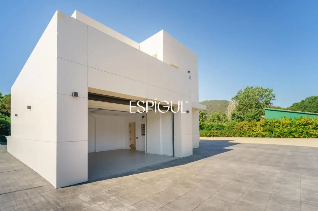 Exclusiva vivienda de obra nueva con diseño contemporáneo en Vallromanes
