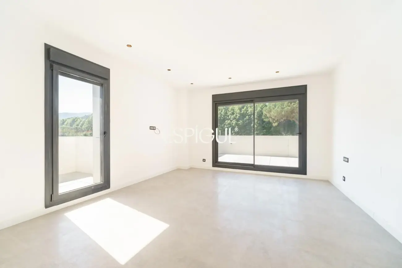 Exclusiva vivienda de obra nueva con diseño contemporáneo en Vallromanes