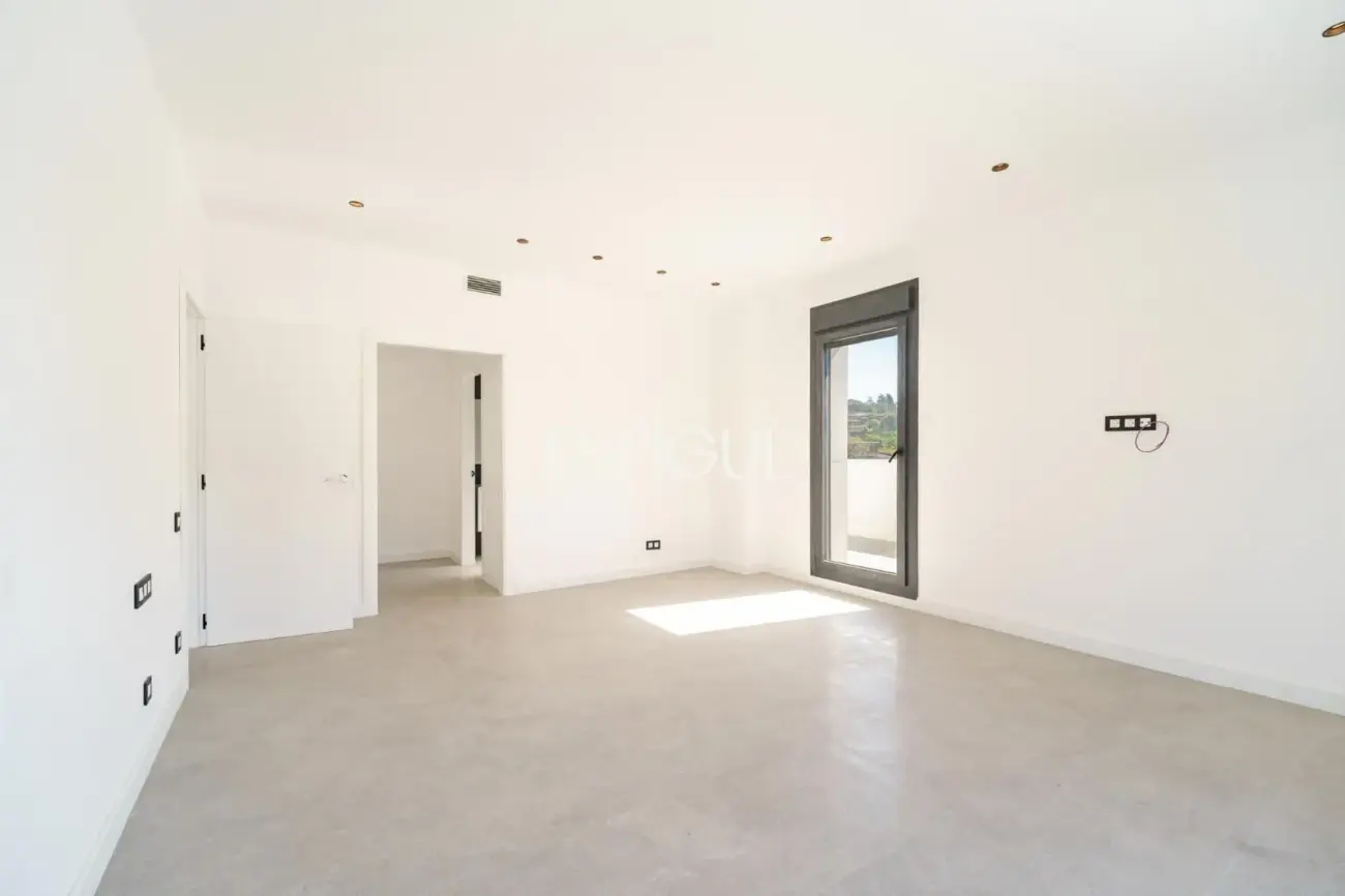 Exclusiva vivienda de obra nueva con diseño contemporáneo en Vallromanes