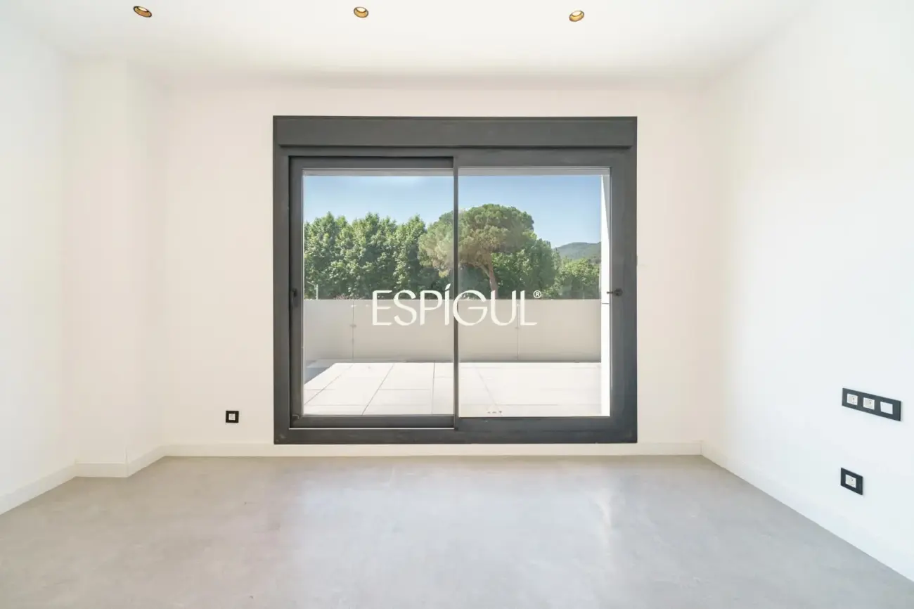 Exclusiva vivienda de obra nueva con diseño contemporáneo en Vallromanes