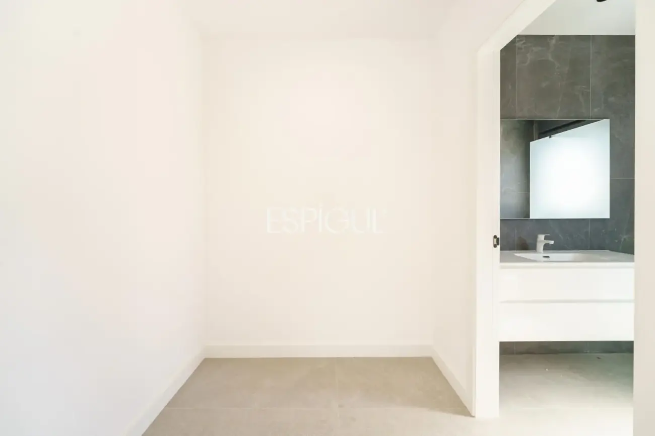 Exclusiva vivienda de obra nueva con diseño contemporáneo en Vallromanes