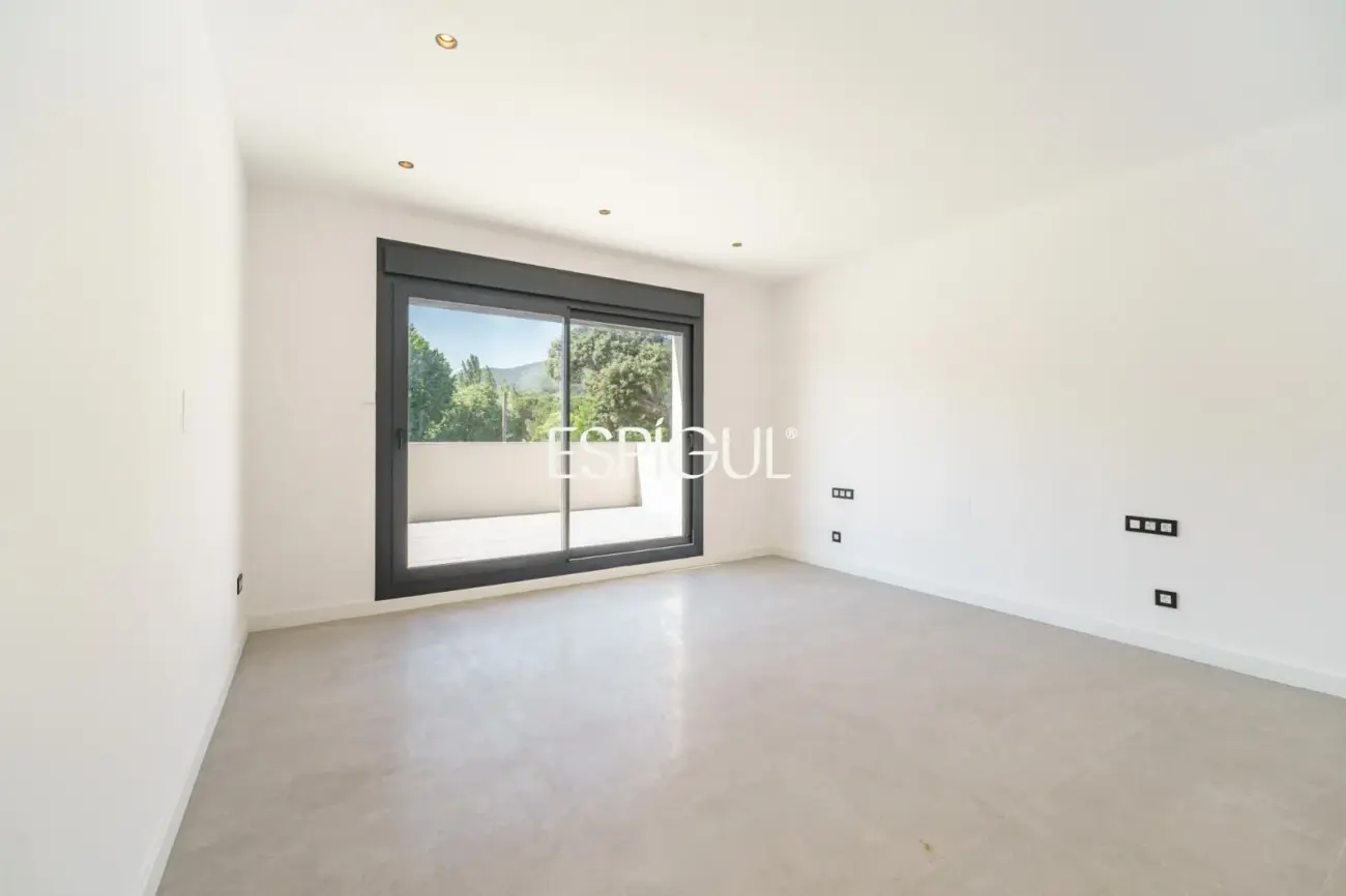 Exclusiva vivienda de obra nueva con diseño contemporáneo en Vallromanes
