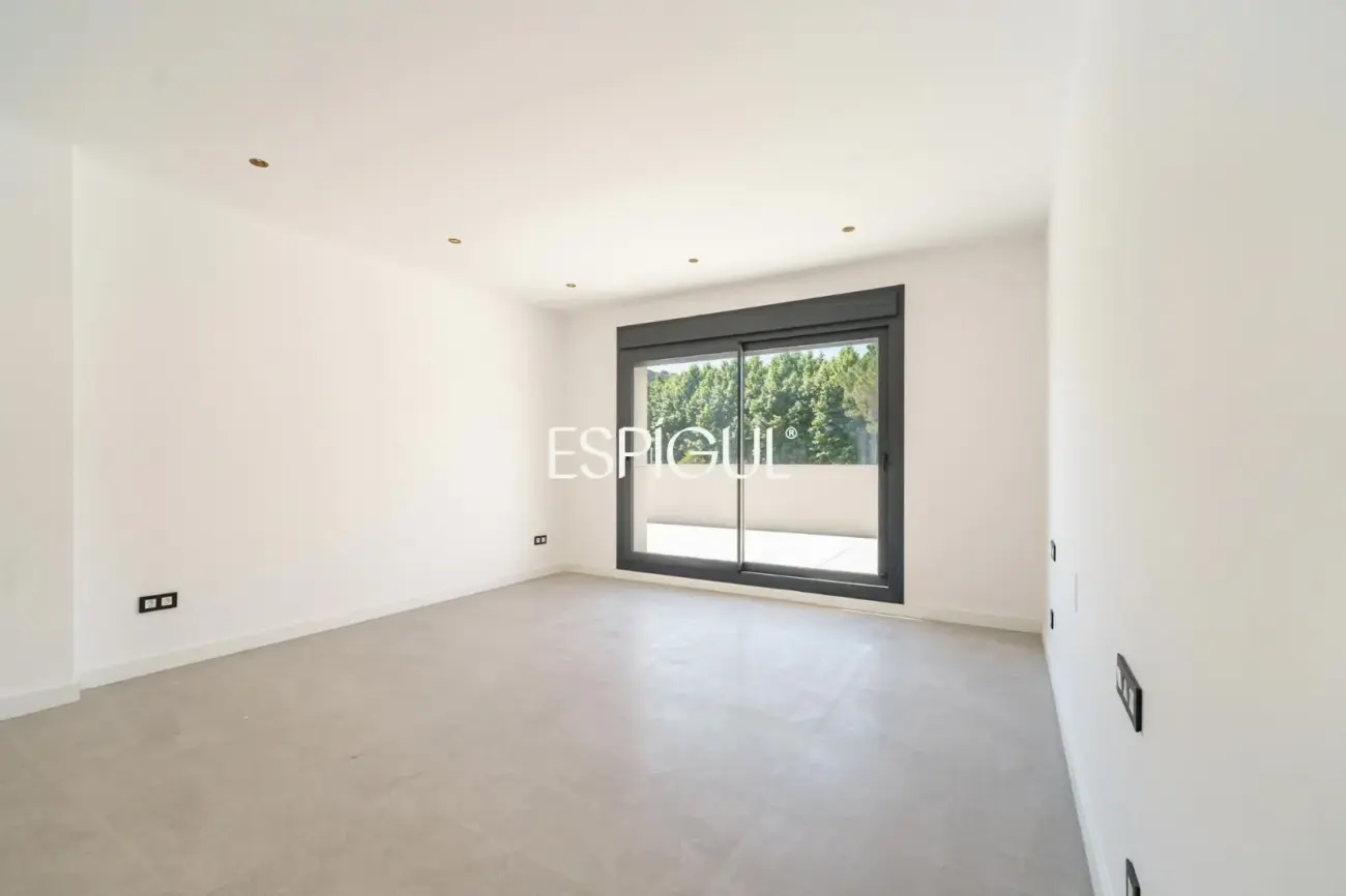 Exclusiva vivienda de obra nueva con diseño contemporáneo en Vallromanes