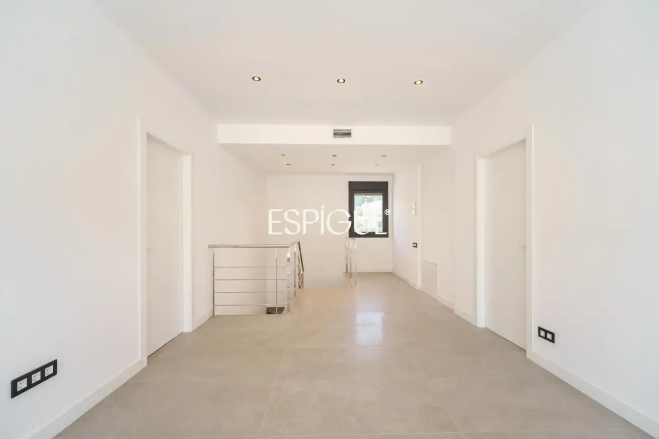 Exclusiva vivienda de obra nueva con diseño contemporáneo en Vallromanes