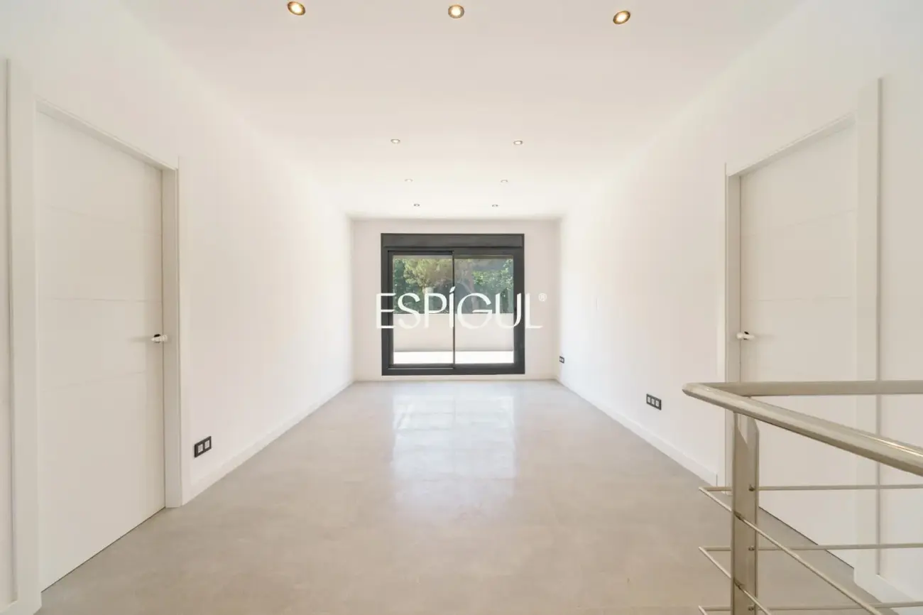 Exclusiva vivienda de obra nueva con diseño contemporáneo en Vallromanes