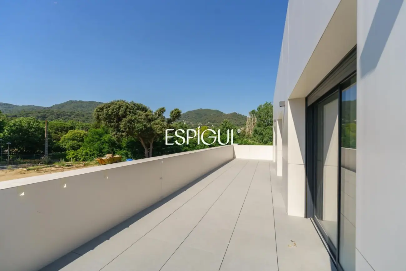 Exclusiva vivienda de obra nueva con diseño contemporáneo en Vallromanes