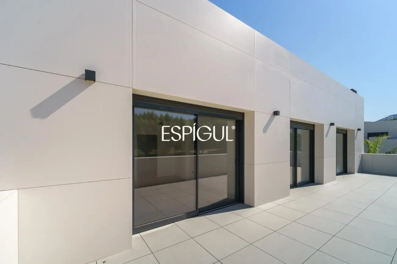Exclusiva vivienda de obra nueva con diseño contemporáneo en Vallromanes