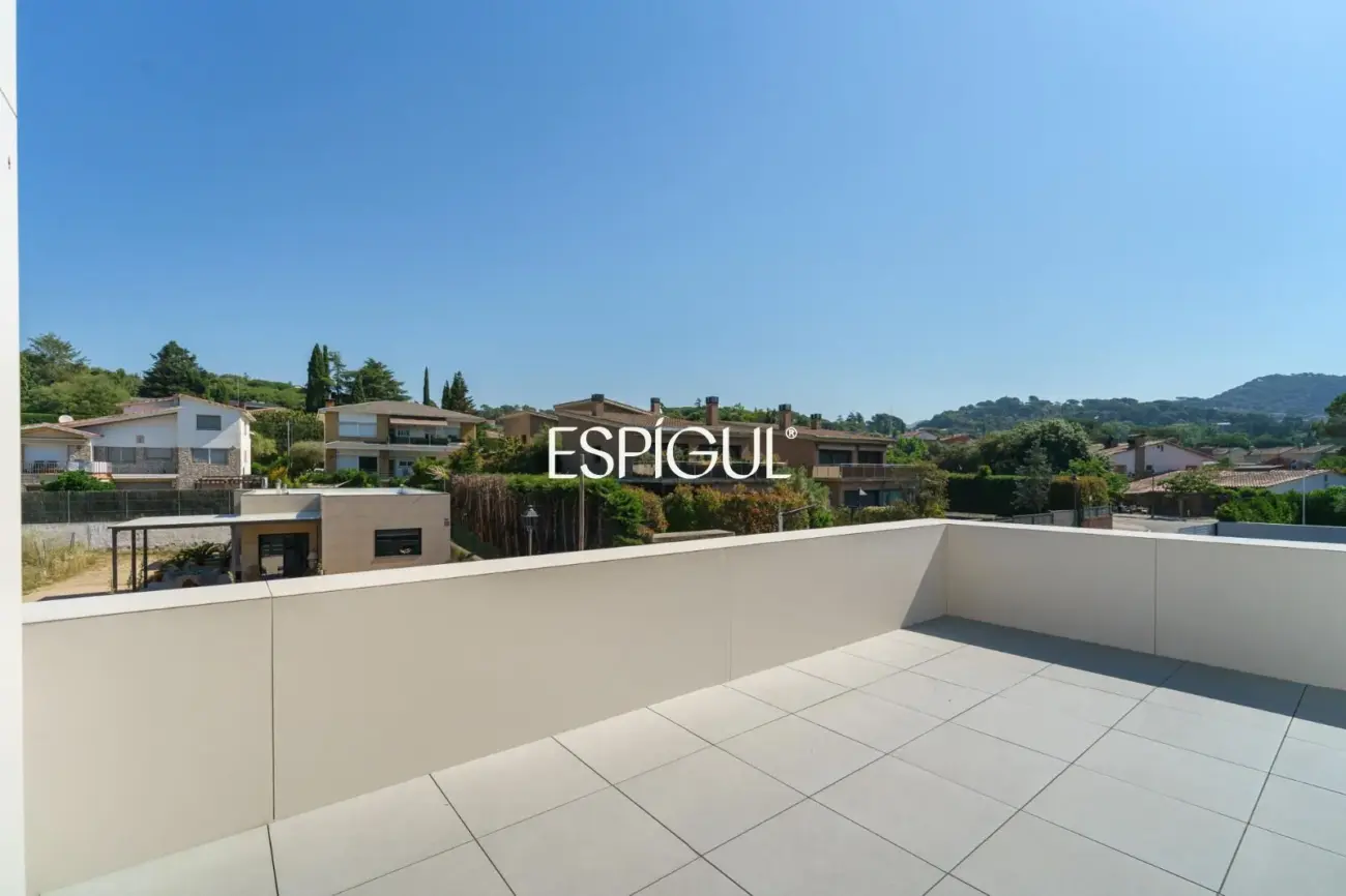 Exclusiva vivienda de obra nueva con diseño contemporáneo en Vallromanes