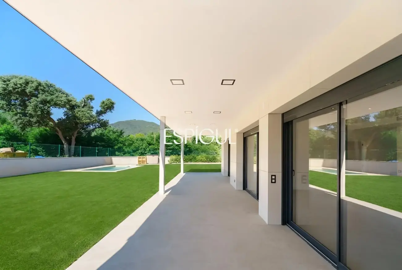 Exclusiva vivienda de obra nueva con diseño contemporáneo en Vallromanes