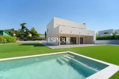 Exclusiva vivienda de obra nueva con diseño contemporáneo en Vallromanes