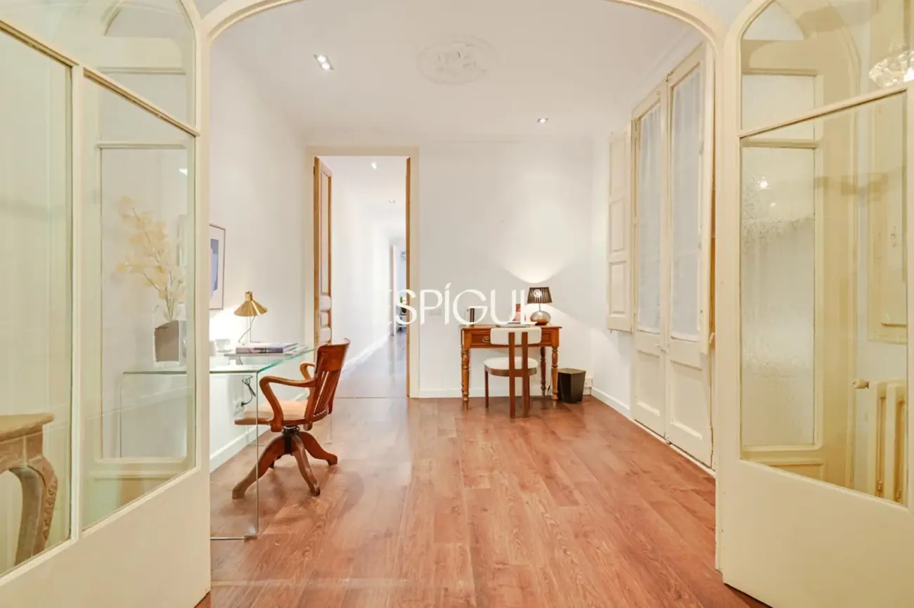 Appartement exclusif avec terrasse privée à Eixample – Sant Antoni