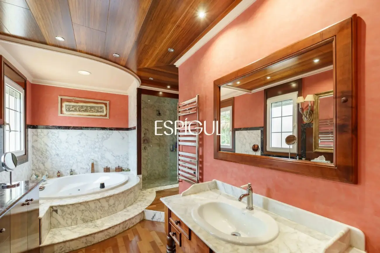 Elegance, views and privacy just 5 minutes from Mataró