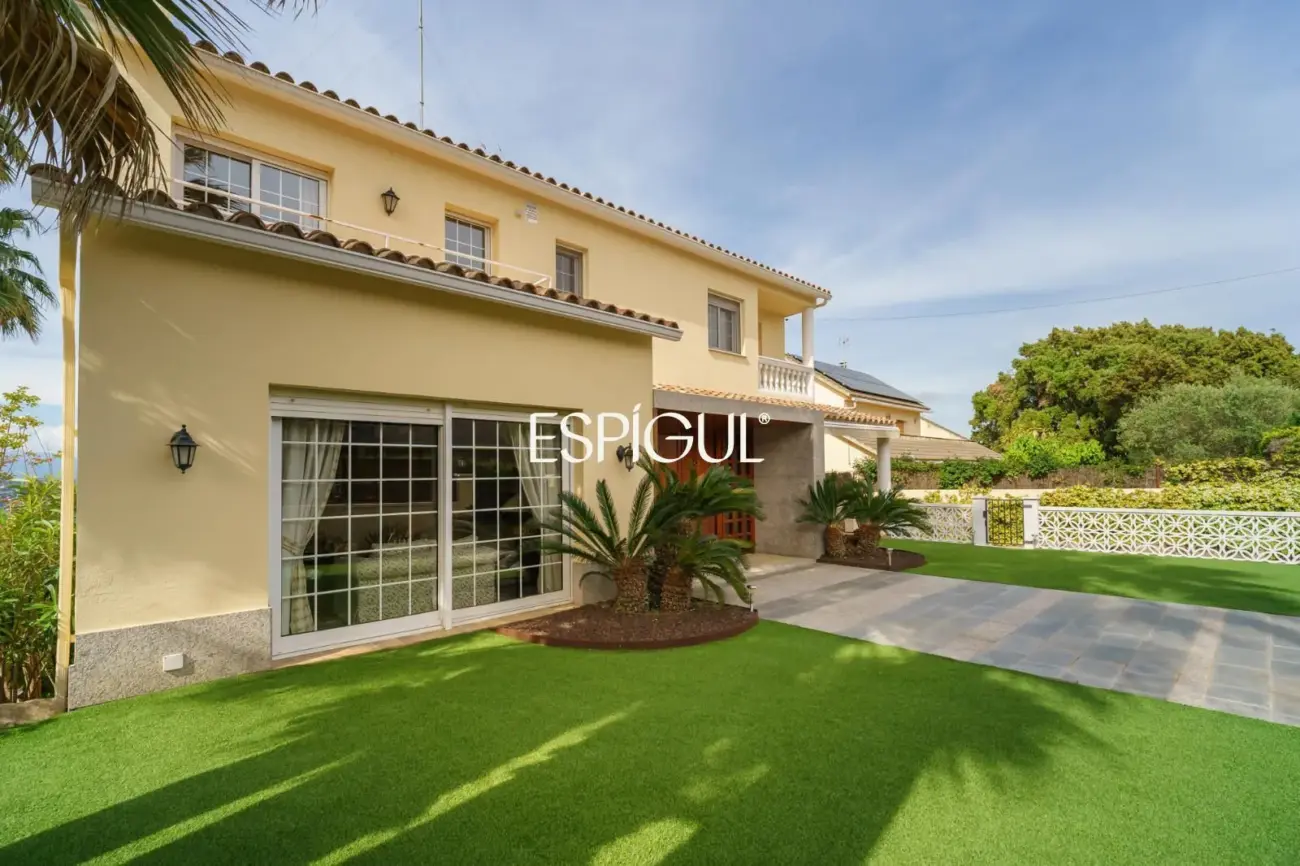 Elegance, views and privacy just 5 minutes from Mataró