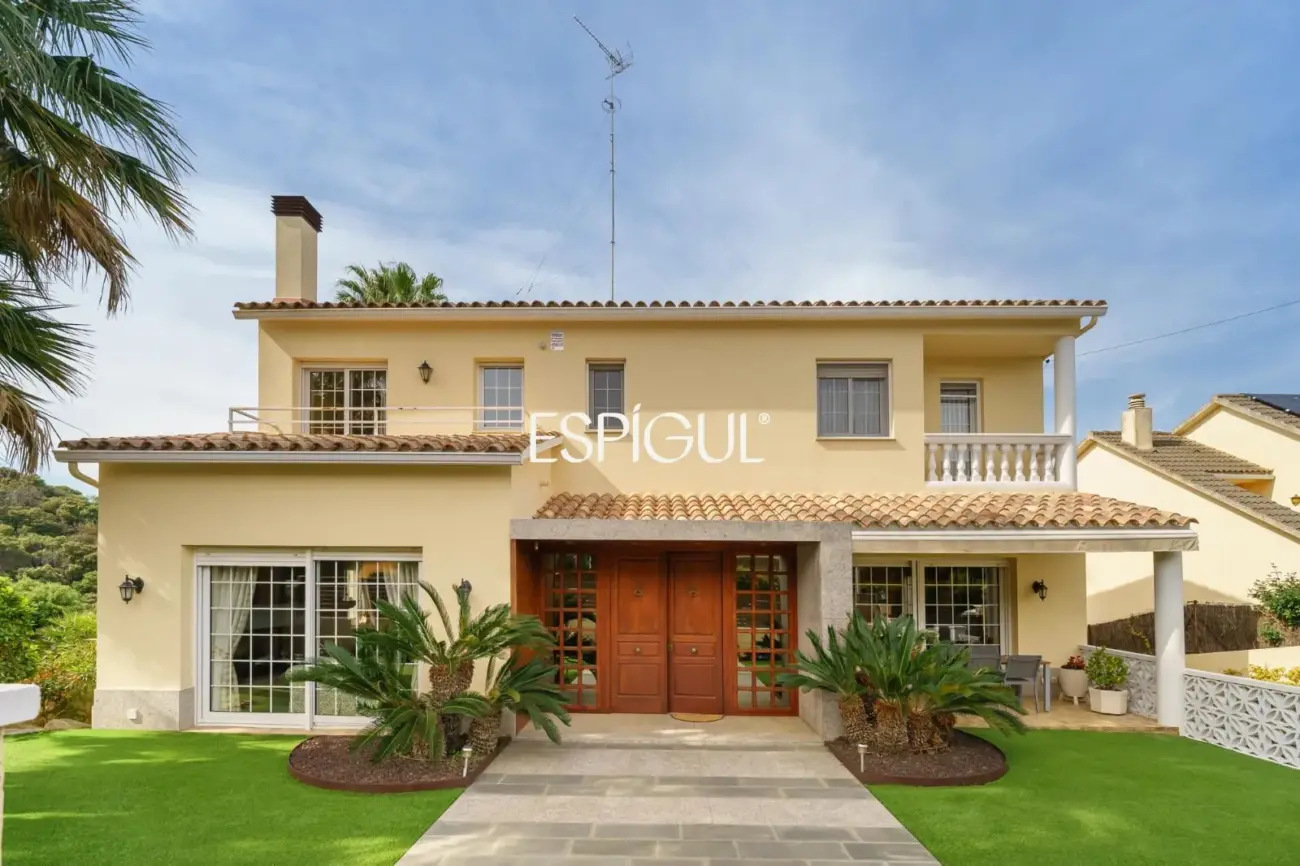Elegance, views and privacy just 5 minutes from Mataró