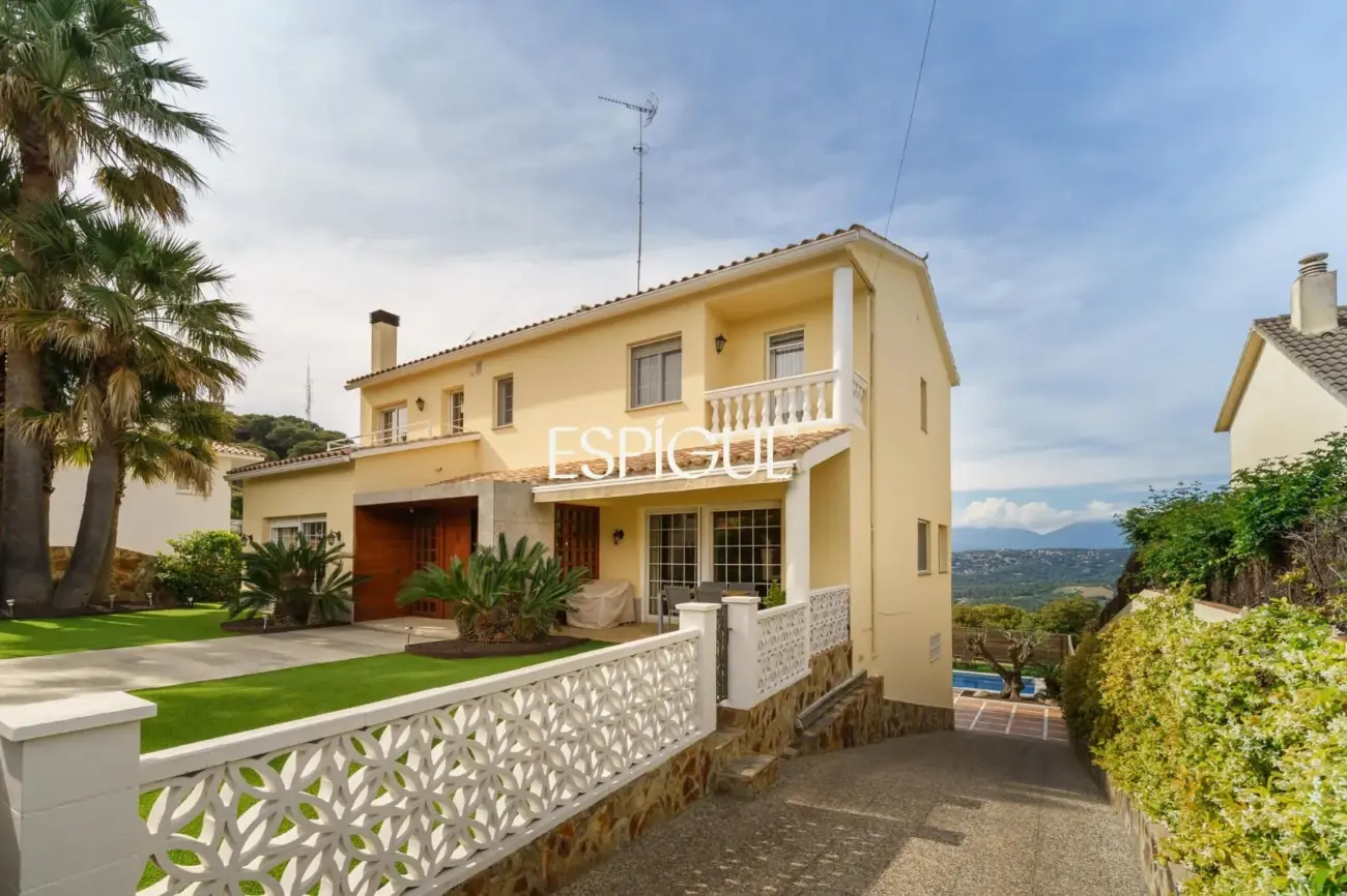 Elegance, views and privacy just 5 minutes from Mataró