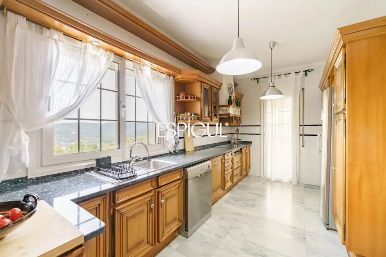 Elegance, views and privacy just 5 minutes from Mataró