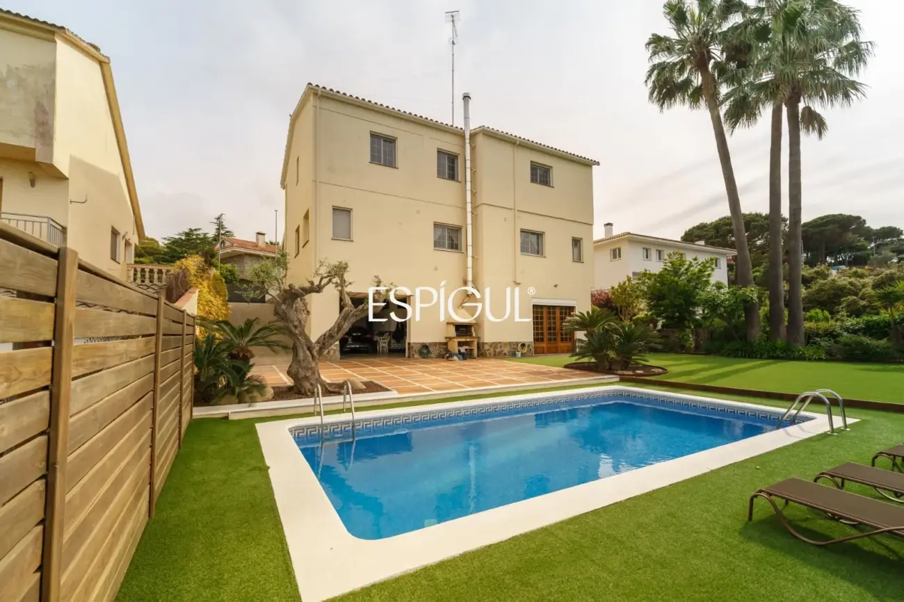 Elegance, views and privacy just 5 minutes from Mataró