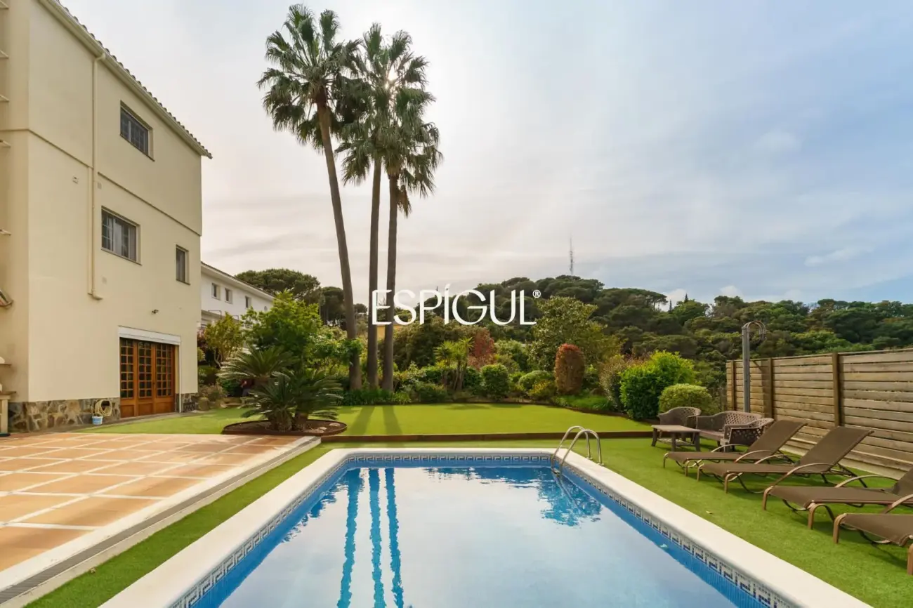Elegance, views and privacy just 5 minutes from Mataró