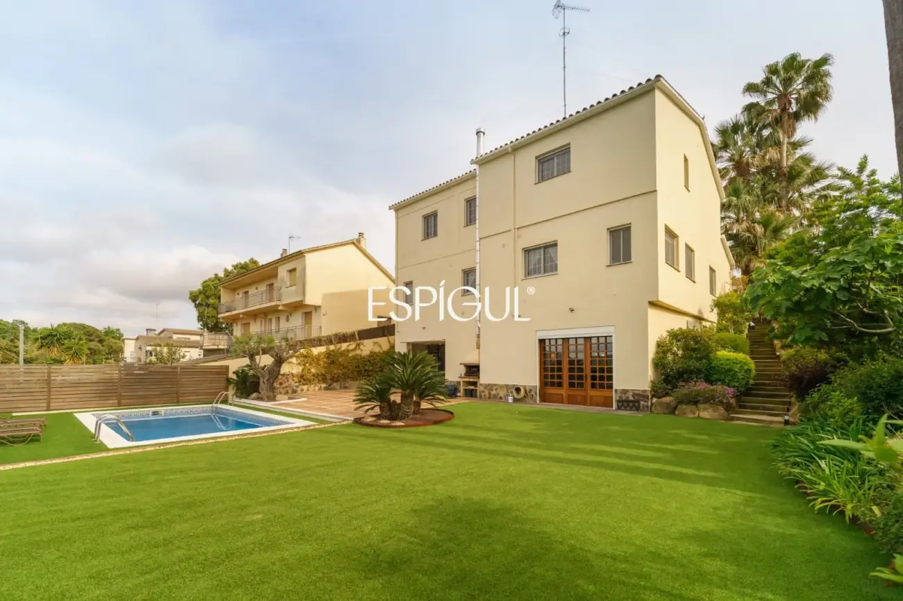 Elegance, views and privacy just 5 minutes from Mataró