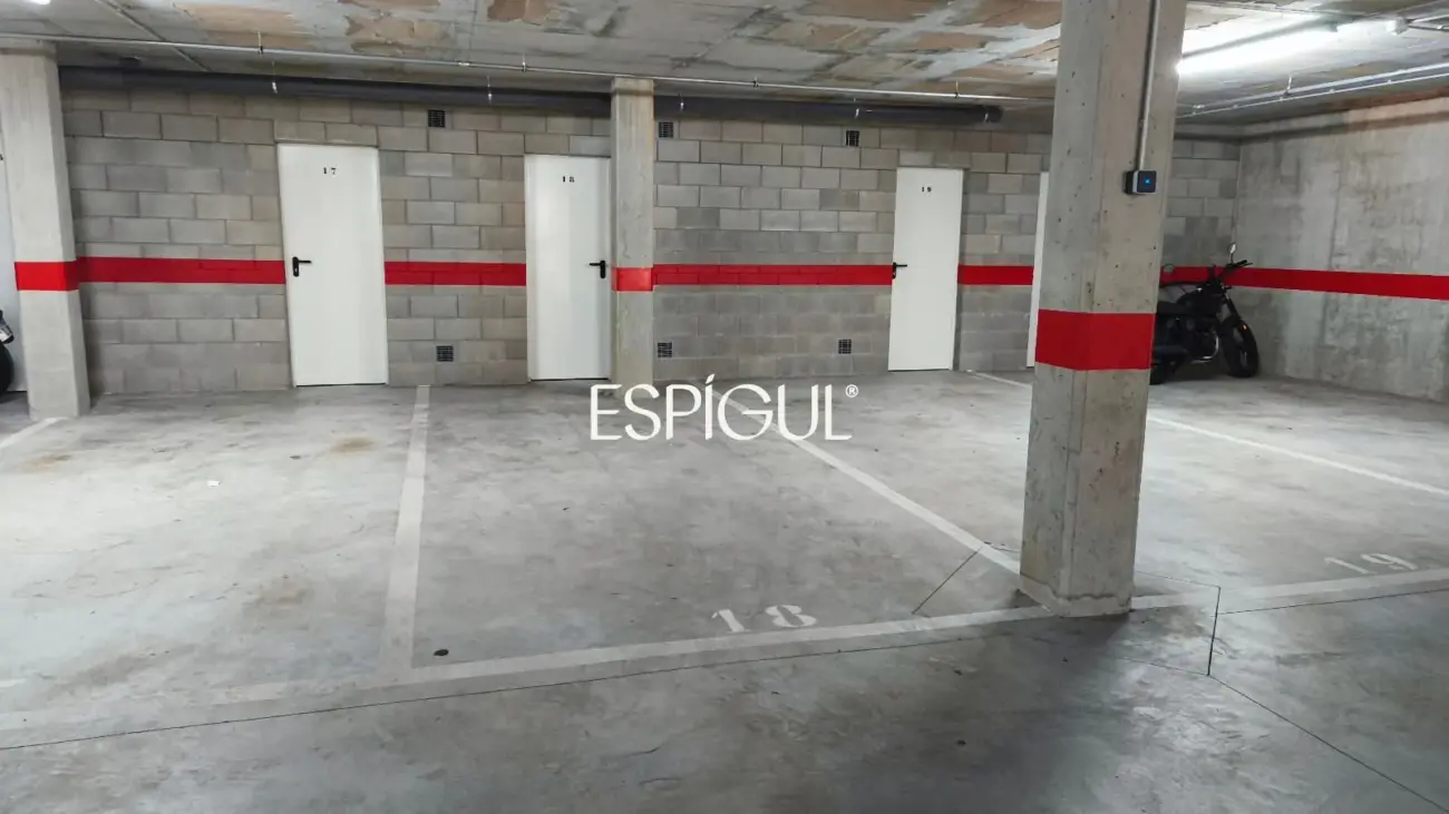 Parking space with storage room for sale in Vilablareix