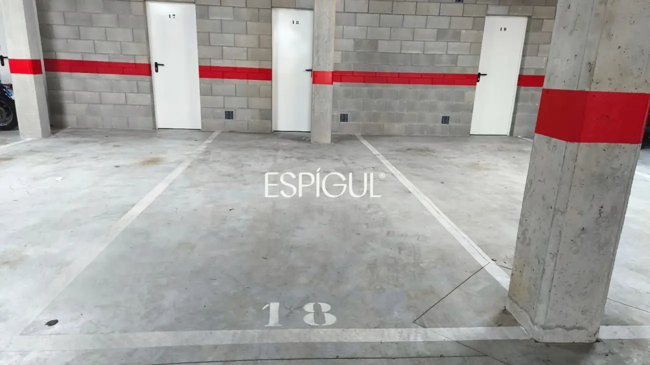 Parking space with storage room for sale in Vilablareix