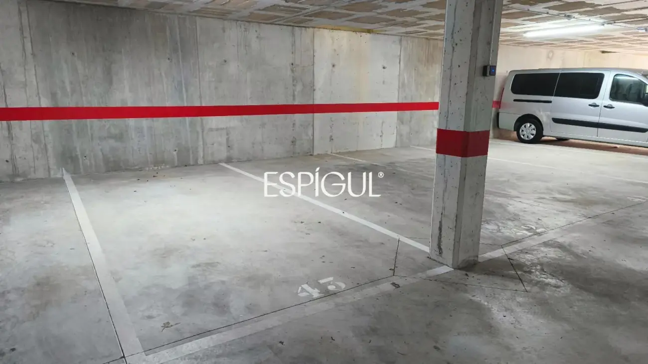 Parking space with storage room for sale in Vilablareix
