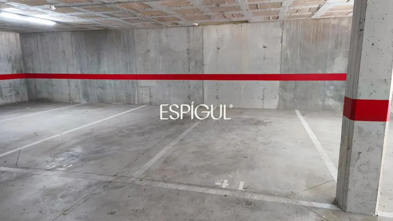 Parking space with storage room for sale in Vilablareix