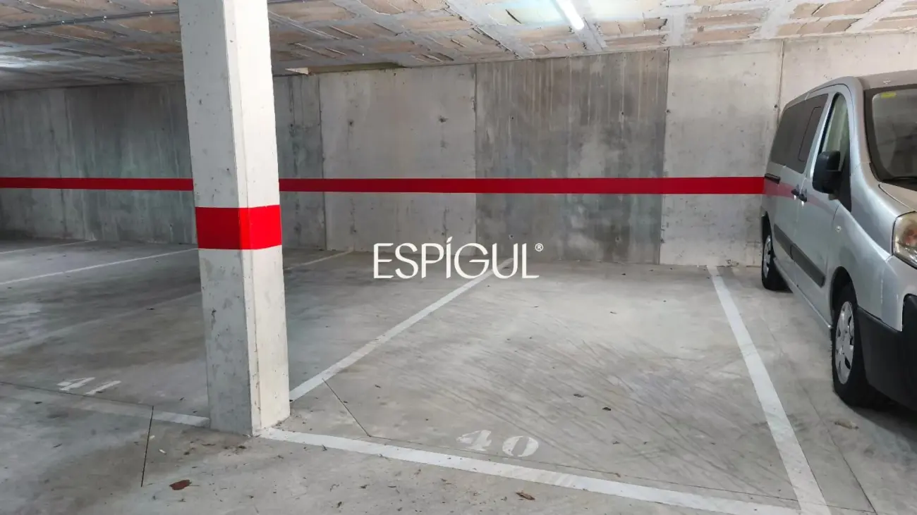 Parking space with storage room for sale in Vilablareix