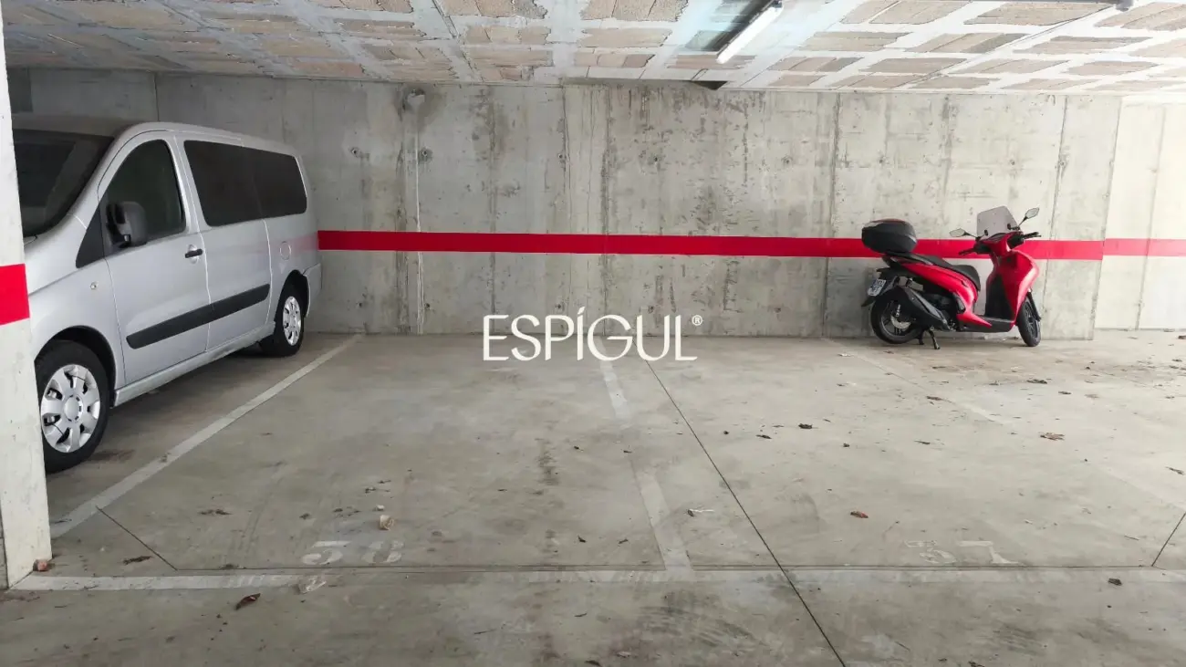 Parking space with storage room for sale in Vilablareix