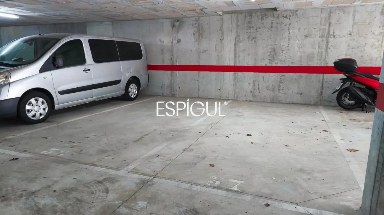 Parking space with storage room for sale in Vilablareix