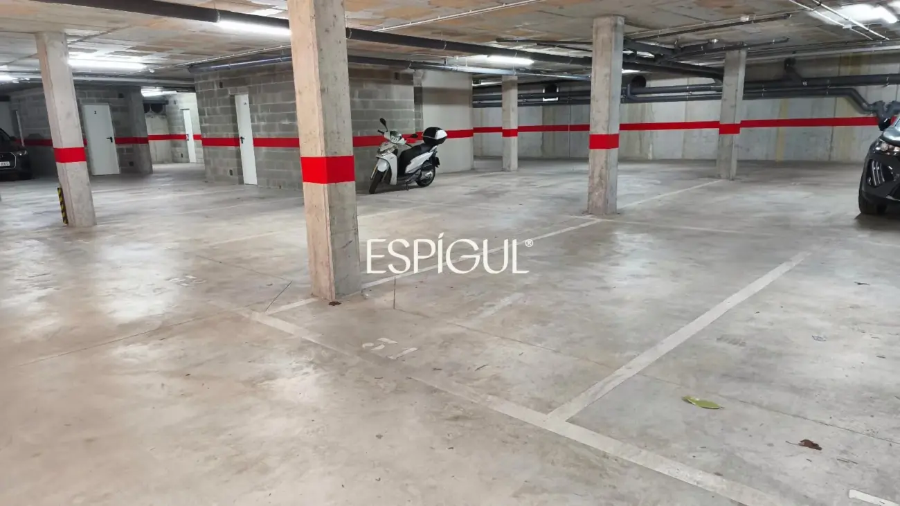 Parking space with storage room for sale in Vilablareix