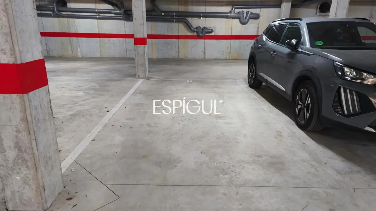 Parking space with storage room for sale in Vilablareix